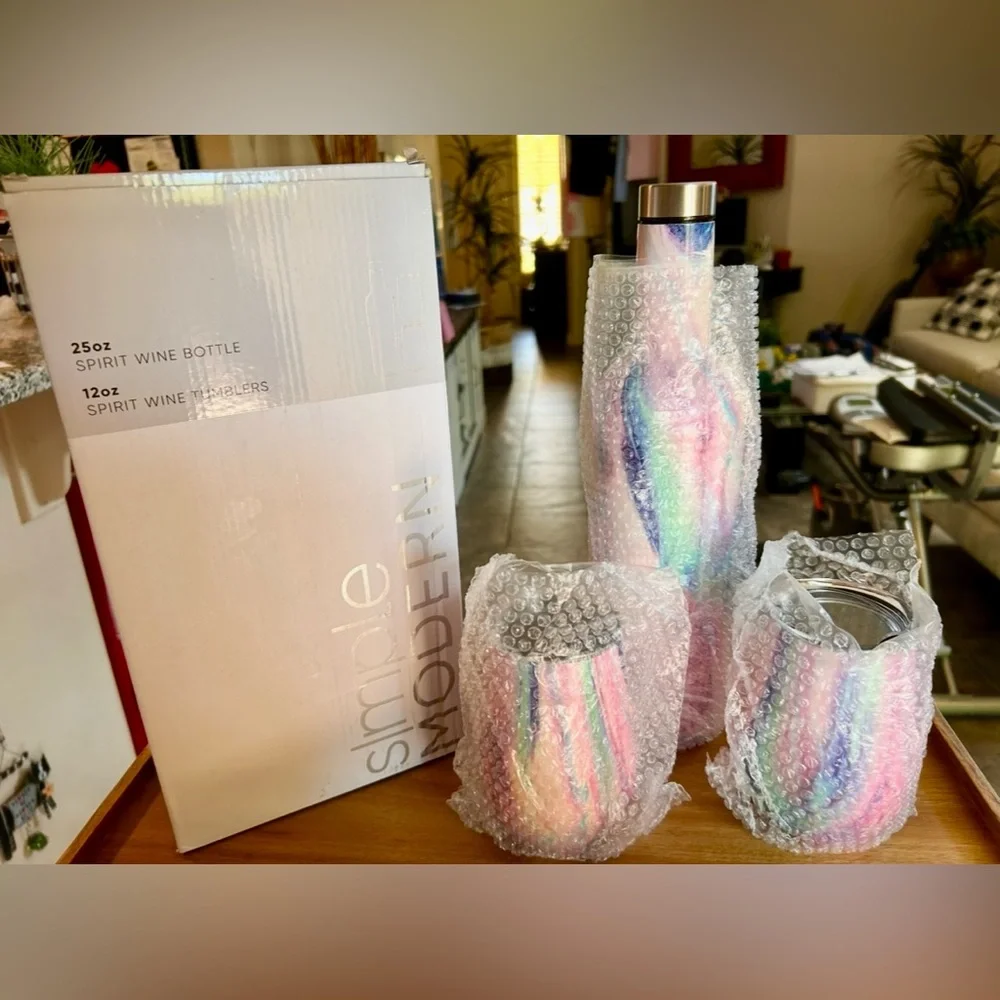 NIB
Simple Modern Beverage Bundle 
1 25 oz. Beverage Bottle
2 12oz Tumblers - Picture 3 of 8